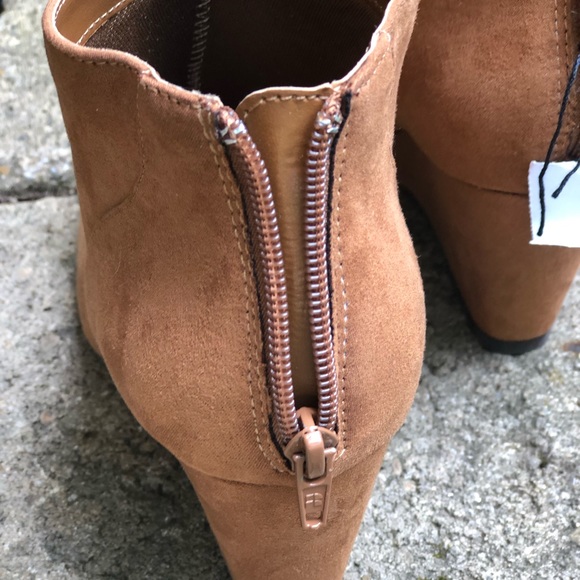 FIONIโฃ๏ธHOST PICKโฃ๏ธDEEP RICH CARMEL ANKLE BOOTS - Picture 2 of 7